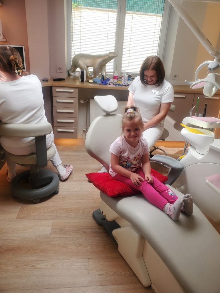 ЛІЗА Н. ЛІКУЄТЬСЯ У СВОЇЙ УЛЮБЛЕНІЙ КЛІНІЦІ