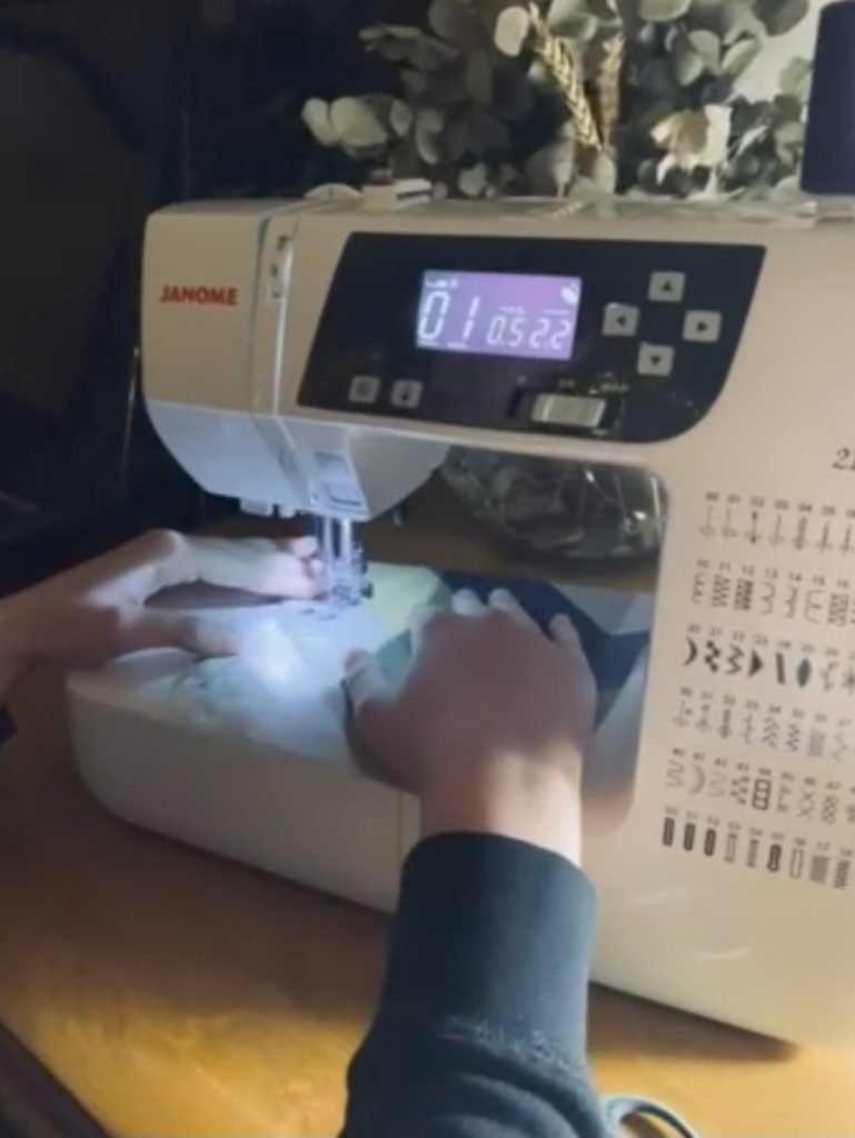 ДЯКУЄМО ЗА  ДУЖЕ ПОТУЖНУ ПОРТАТИВНУ ШВЕЙНУ МАШИНКУ!