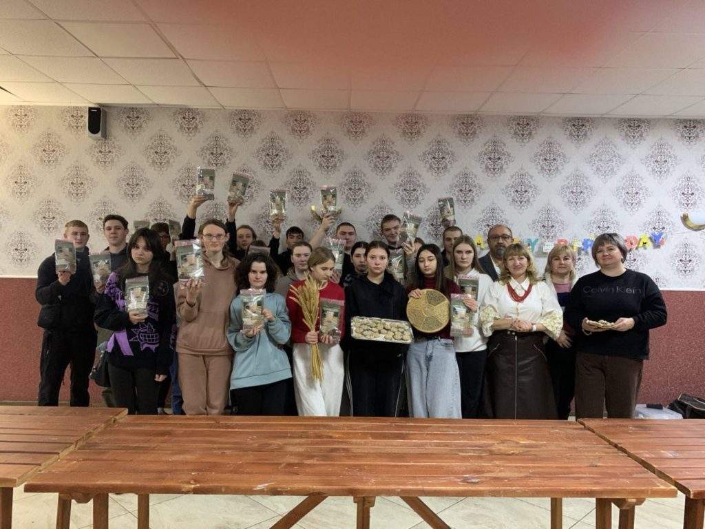 ПІДТРИМУЄМО НАЦІОНАЛЬНІ ТРАДИЦІЇ