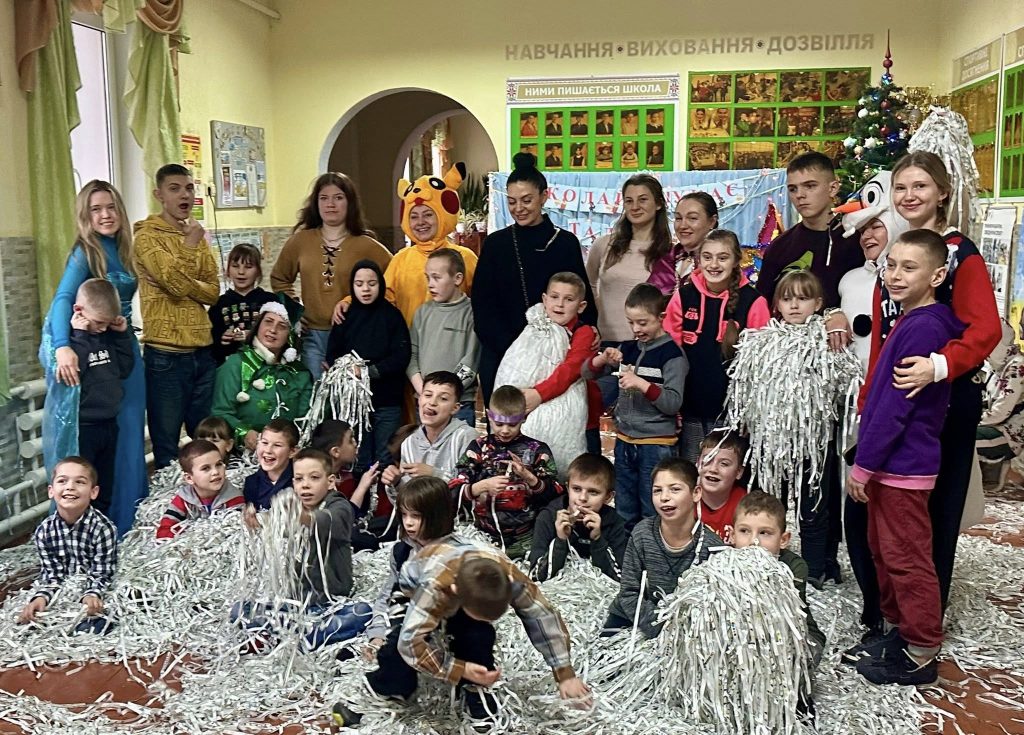 СВЯТКОВА ПОЇЗДКА ВОЛОНТЕРІВ ДО КМИТОВА